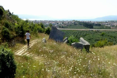 Kral mezarı turizme kazandırılmayı bekliyor