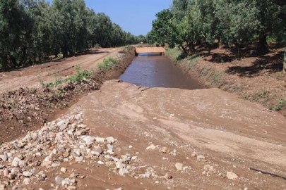 Sel felaketi sonrası sulama kanallarında temizlik devam ediyor
