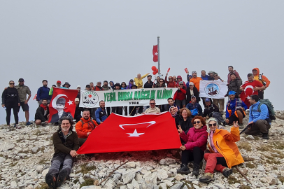 Dağcılar Zafer Bayramı'nı zirvede kutladı