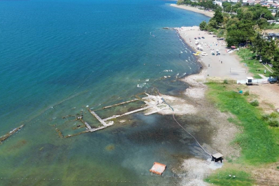 Sular çekilince, İznik Gölü’ndeki bazilika ortaya çıktı
