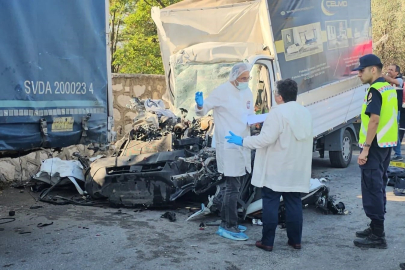 Tır kazasında ölen 3 kişinin cenazesi toprağa verildi