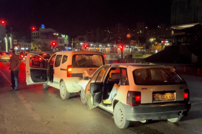 Uygulamadan kaçan sarhoş sürücü kaza yaptı