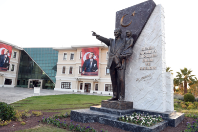 Zafer Bayramı’nda Osmangazi'ye Atatürk Anıtı