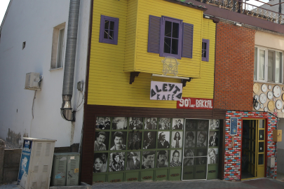 Nostaljik bakkal çocuklara geçmişe yolculuk yaptırıyor