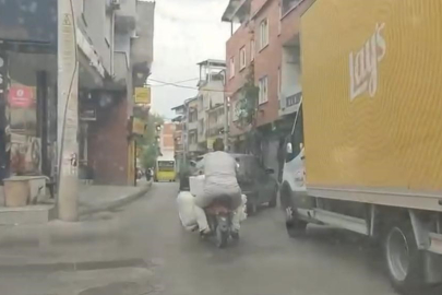 Motosikleti kamyonete çeviren sürücü ilgi çekti