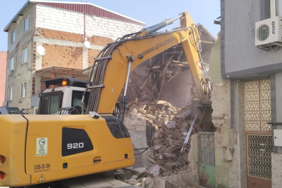 Osmangazi’de metruk bina temizliği devam ediyor