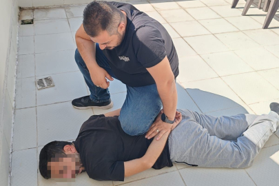 Çatıdan çatıya atladı ama polisten kaçamadı
