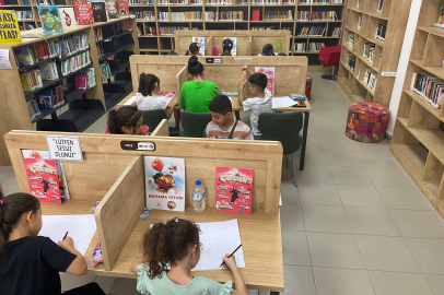 Çocuklar eğlenerek kitapları seviyor
