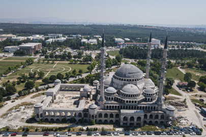Vali Ayyıldız, üniversitedeki cami inşaatını ziyaret etti