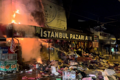 İstanbul Pazarı AVM mağazası alev alev yandı