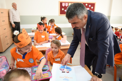 Başkan Yılmaz, okulun ilk gününde öğerencilerin yanında oldu