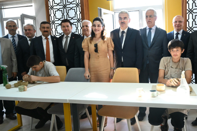 Kentimizdeki 677 bin öğrenci için ilk ders zili çaldı