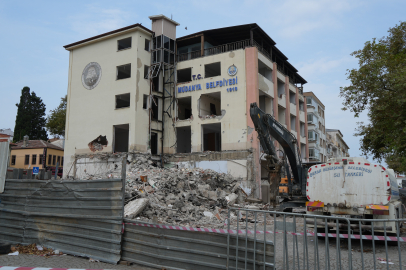 Mudanya Belediye binası yıkılıyor