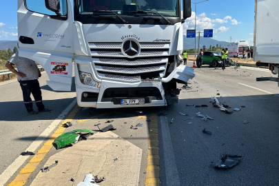 İznik'te otomobil ile tır çarpıştı, kazada 4 kişi yaralandı