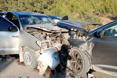 Nilüfer'deki kazada iki araç kafa kafaya çarpıştı