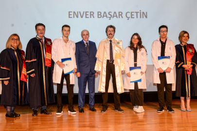 Hekimliğe ilk adımı atan öğreciler için tören düzenlendi