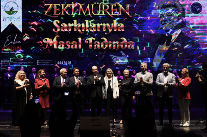 Başkanlar, Zeki Müren şarkıları söyledi