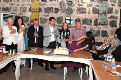 Başkan Aydın, Alzheimer hastalarıyla bir araya geldi
