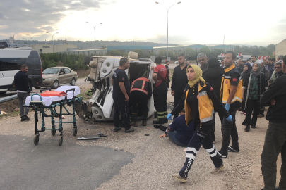 İnegöl'de işçi servisinin kazasında 13 kişi yaralandı