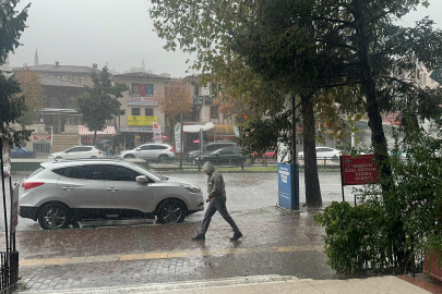 Bursa sabaha sağanak yağışla başladı