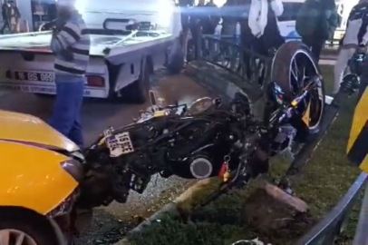Taksi ile motosikletin kazasında 2 kişi yaralandı