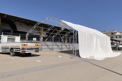 Branda kurarken 5 metre yüksekten düştü