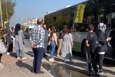 Yolcuya kızan şoför, park edip insanları indirdi