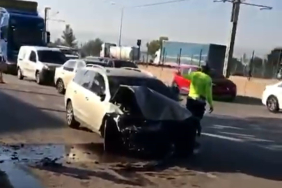 5 araca çarpan otomobilin sürücüsü ağır yaralandı