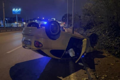 Kontrolden çıkan araç kaldırıma çarpıp takla attı