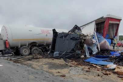Yenişehir'deki kazada tır ile tanker çarpıştı