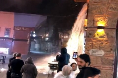 Şiddetli yağışta Kapalı Çarşı'da şelale oluştu