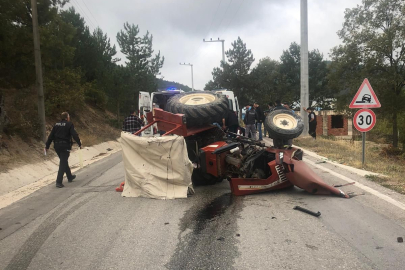 Servisten indirilen öğrencilerin bindiği traktör kaza yaptı