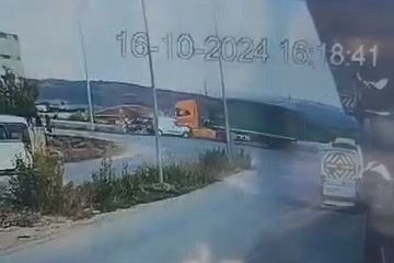 İnegöl'de tır ile ticari araç çarpıştı