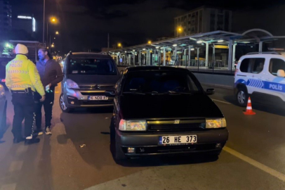 Uygulamaya yakalanan sürücü ehliyetsiz ve alkollü çıktı