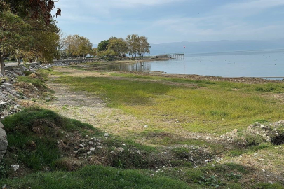  İznik Gölü giderek kuruyor