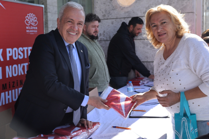 Nilüfer'de Atatürk posteri dağıtımı başladı