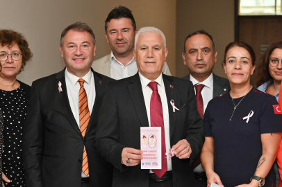 Büyükşehirde meme kanserine ‘pembe kurdele’ ile dikkat çekildi