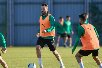 Bursaspor çalışmalarına akşam antrenmanıyla devam etti