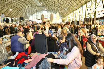 Mudanya Giyim Pazarı eski yerine taşındı