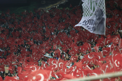 Bursaspor taraftarı göz kamaştırıyor
