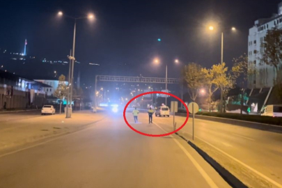 Kontrol noktasındaki polisleri görünce ters şeritten kaçtı