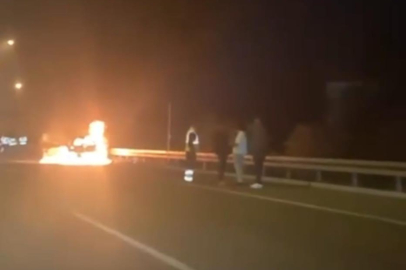 Seyir halindeki otomobil alev topuna döndü