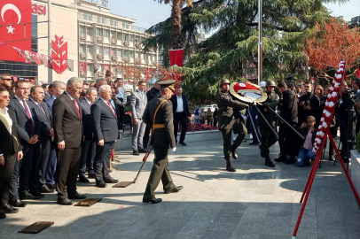 Cumhuriyetin 101. yılı Heykel’deki çelenk töreniyle kutlandı