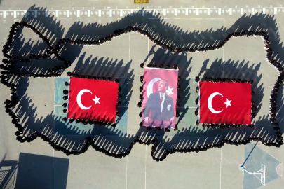 Öğrencilerden Cumhuriyet kareografisi