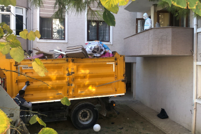 Nilüfer'deki 'çöp ev' temizlendi. 1 Kamyon çöp çıktı!