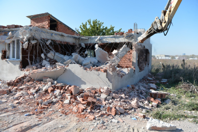 Osmangazi'de 3 adet kaçak yapı yıkıldı