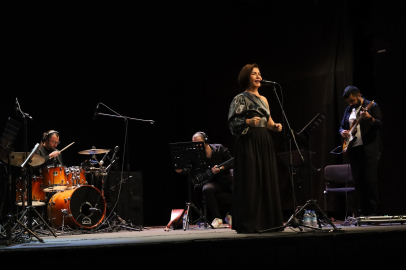 Feryal Öney ile türkü dolu gece