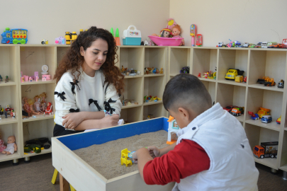 Çocuklar travmalarından kum terapisi ile kurtuluyor