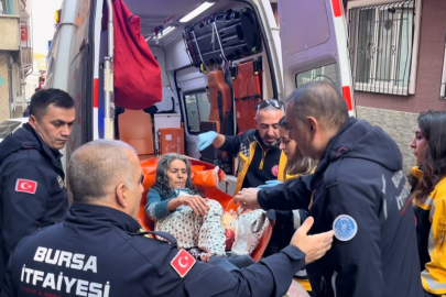 5 gündür evde mahsur kalan yaşlı çifti ekipler kurtardı