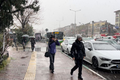 Bursa kent merkezine ilk kar düştü